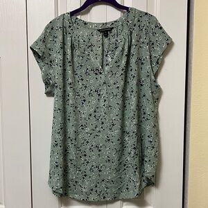 41 Hawthorn Green Floral Blouse